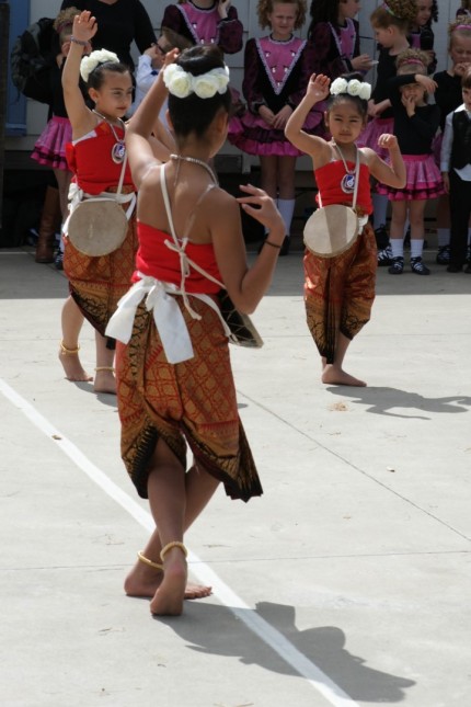 <p>Thai Dance Group</p>