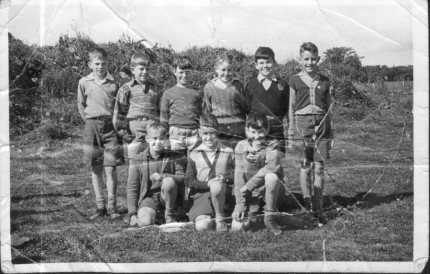The Kiwi Gang (School friends ) Levin North School (abt 1957)

Trevor Knight, John Main, Andrew Bertram, John Batchelor, Robert Zimmerman, John Milne, 
                          Gary Clark, Kerry Shields, Ray Lovell
